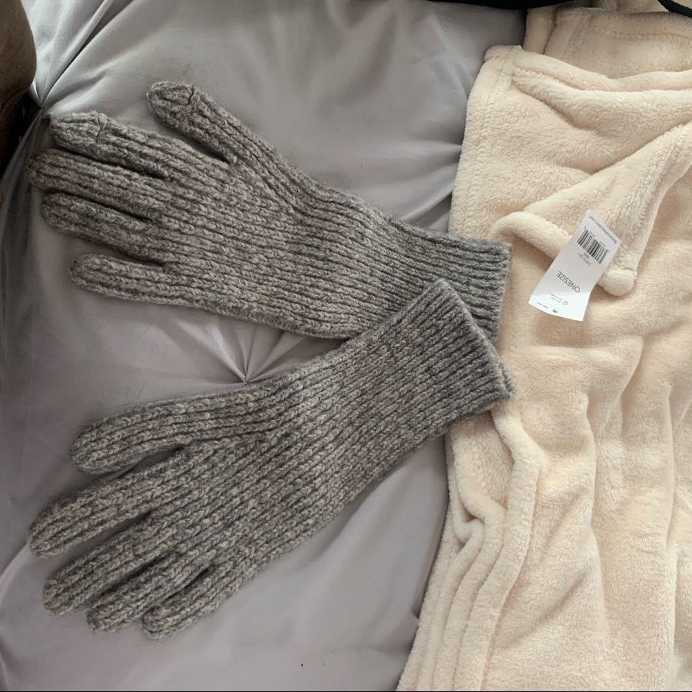 banana republic grey knit gloves